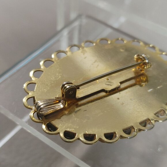 Victorian Pendant Brooch Pin Vintage Oval Portrait Brooch Pin Gold Tone Scallop - Picture 3 of 10